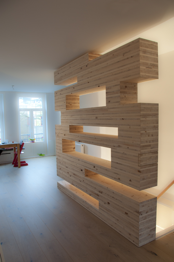 Buro-Ruim_Wall-of-shelves_2